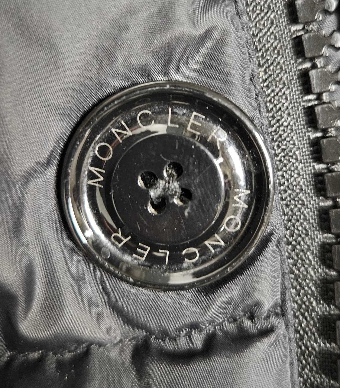 (구해요)몽클레어 클루니 여분단추 구합니다 연락주세요 상품이미지1