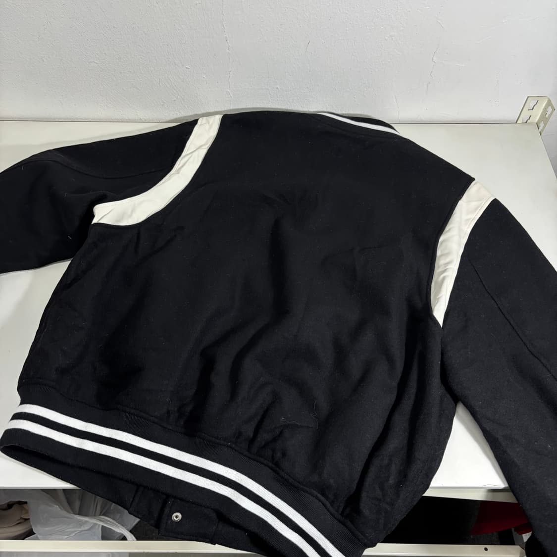 L 드림월드 블랙 캐시미어혼방 바시티자켓 상품이미지3