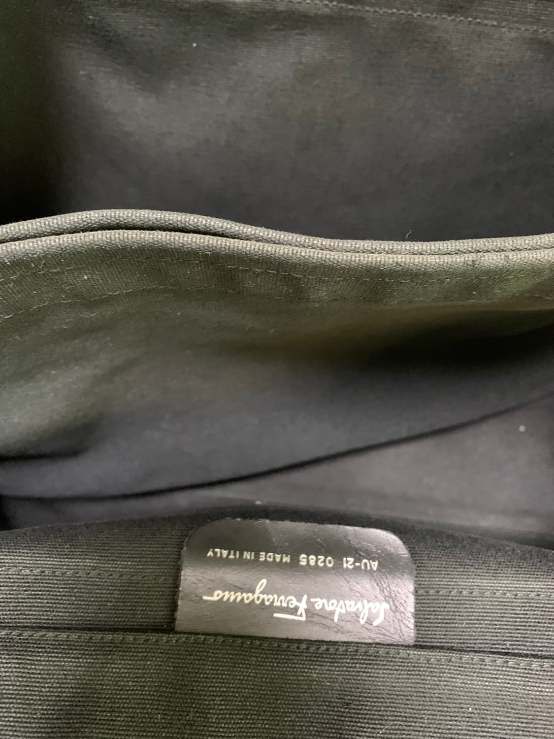 페라가모 블랙 숄더백. 정품 상품이미지5