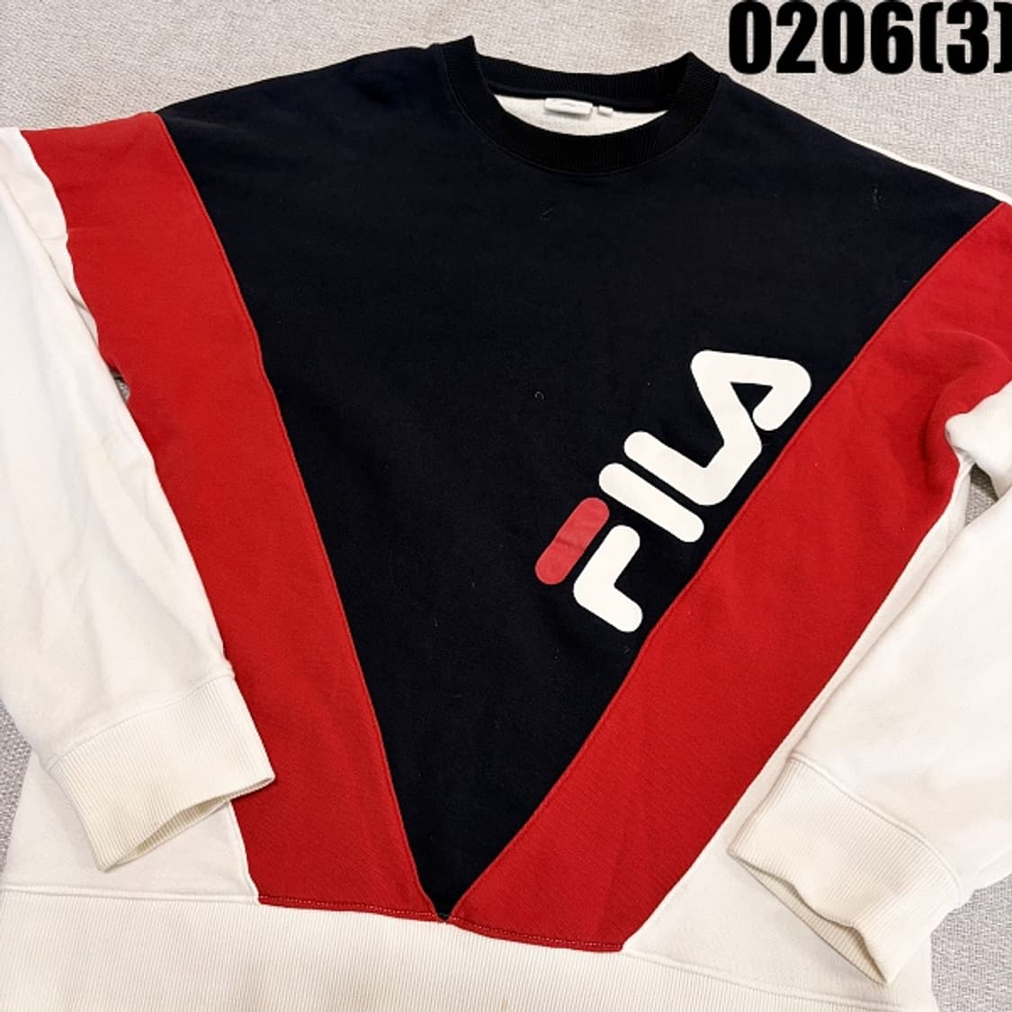 [L] 휠라 블랙/레드 컬러 블록 맨투맨 0206(3) 상품이미지2