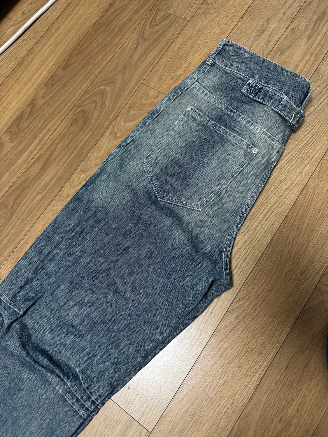 포르테나 CINCH BACK CURVED JEANS-BLUE 상품이미지3