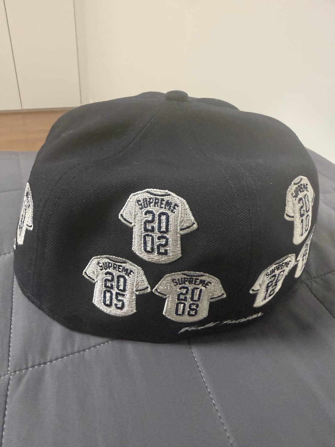 슈프림 x 뉴에라 저지 박스로고 네이비 - 24FW 상품이미지2