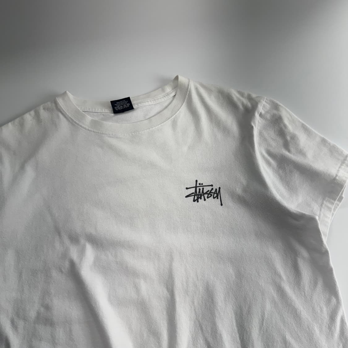 Stussy 스투시 차콜 백로고 화이트 반팔 상품이미지4