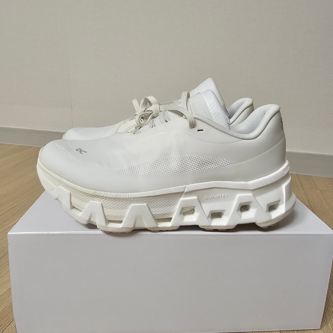 255 새제품) (W) ON 온 러닝 X 파프 PAF 클라우드몬스터 하이 상품이미지1