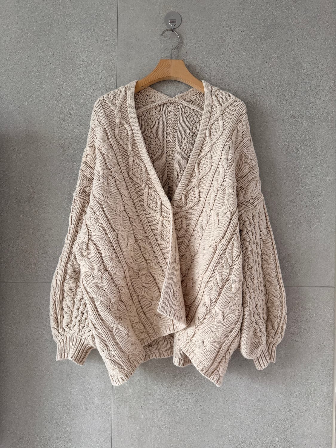 꽈배기 오버핏 아이보리 가디건 벌룬소매 상품이미지1