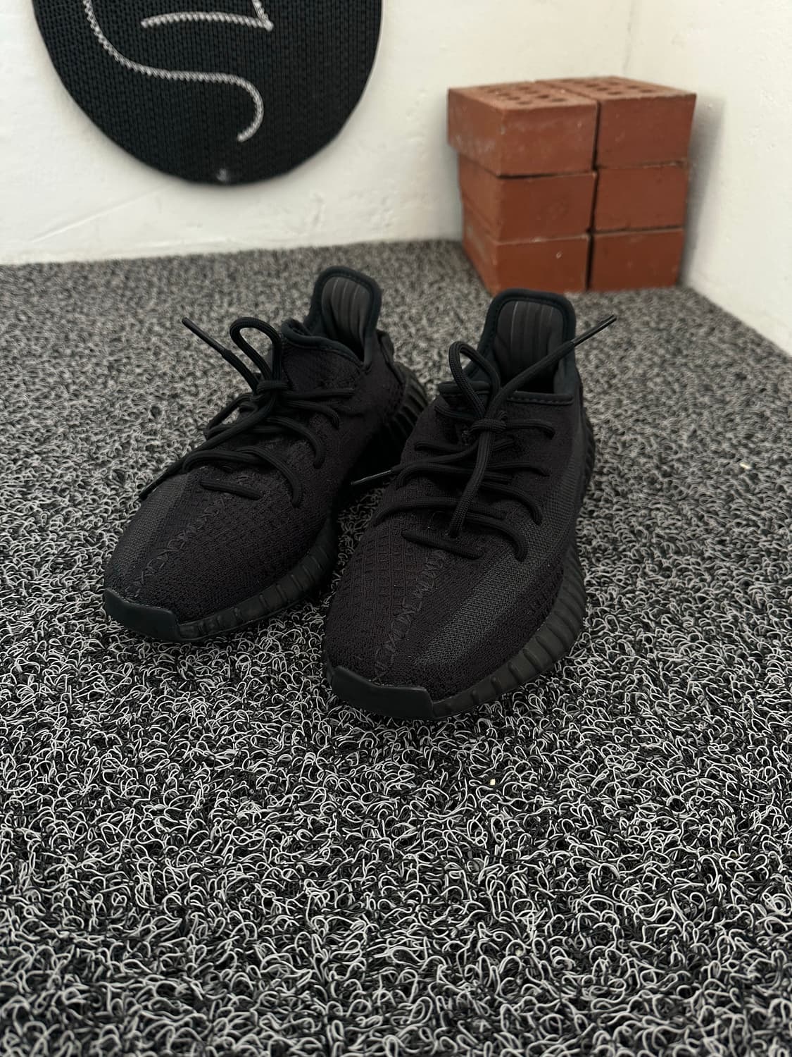 아디다스 이지부스트 350 V2  상품이미지1