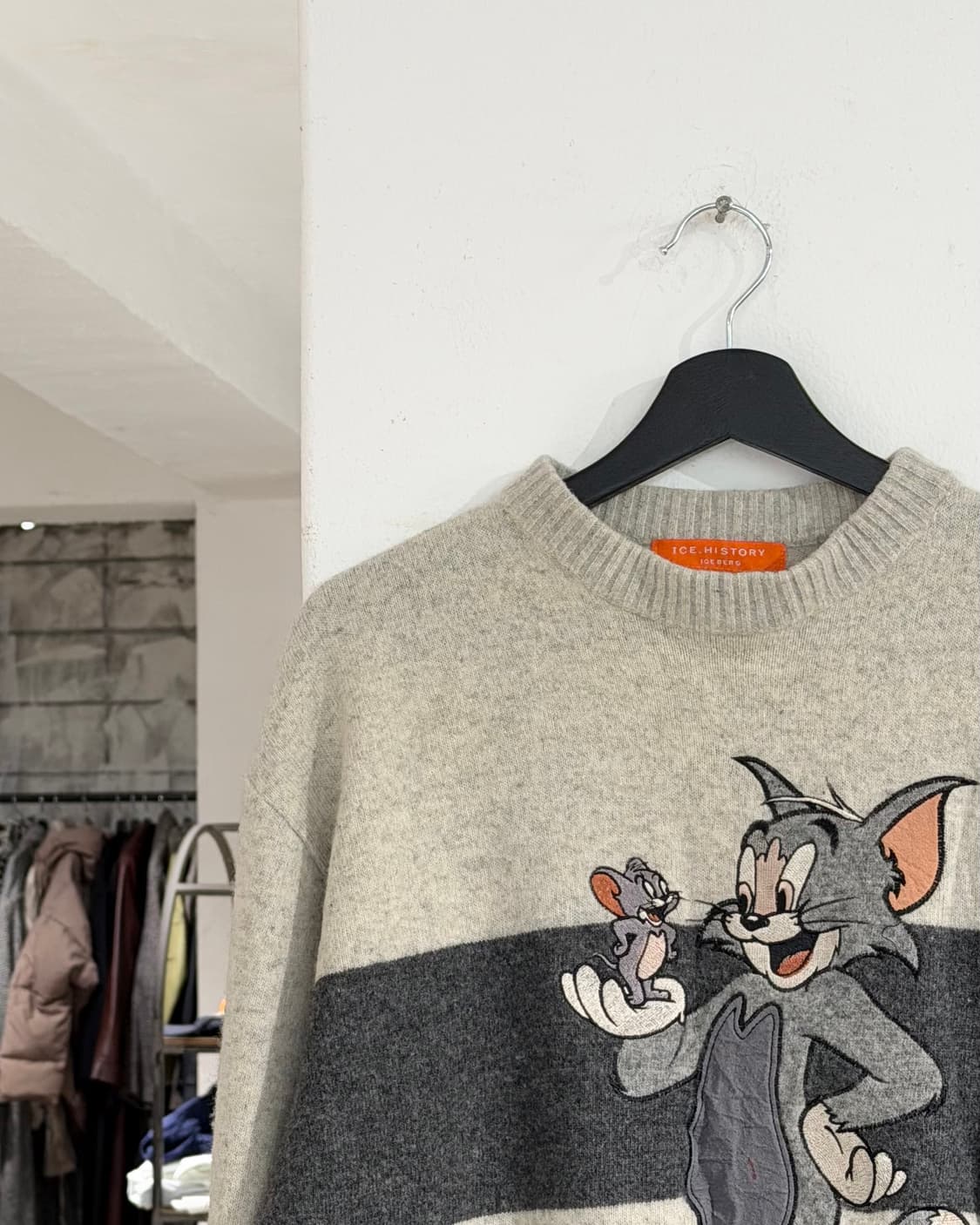 아이스버그 그레이 버진울 톰앤제리 니트 상품이미지2