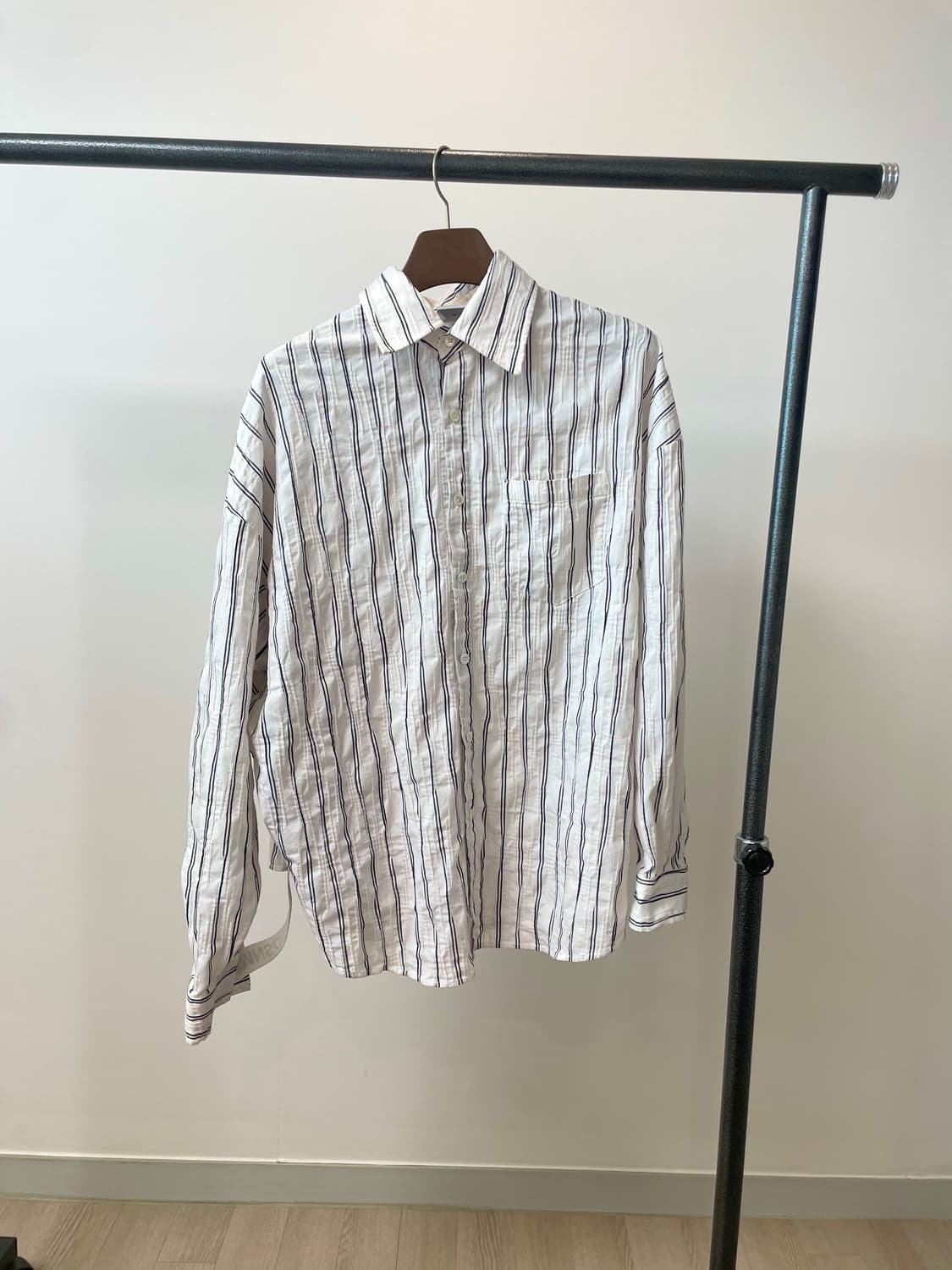 (1) CSC (Draped strap shirt) 스트라이프 핀턱 셔츠 상품이미지1