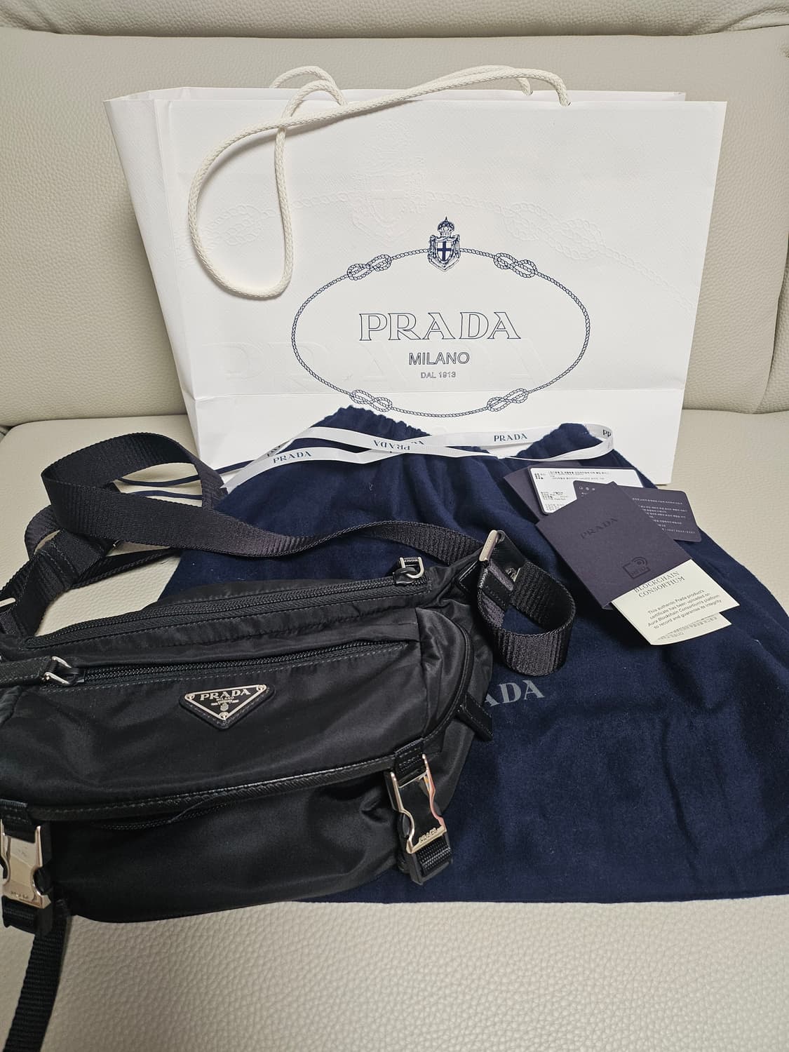 프라다 리나일론 및 사피아노 가죽 숄더백 상품이미지1