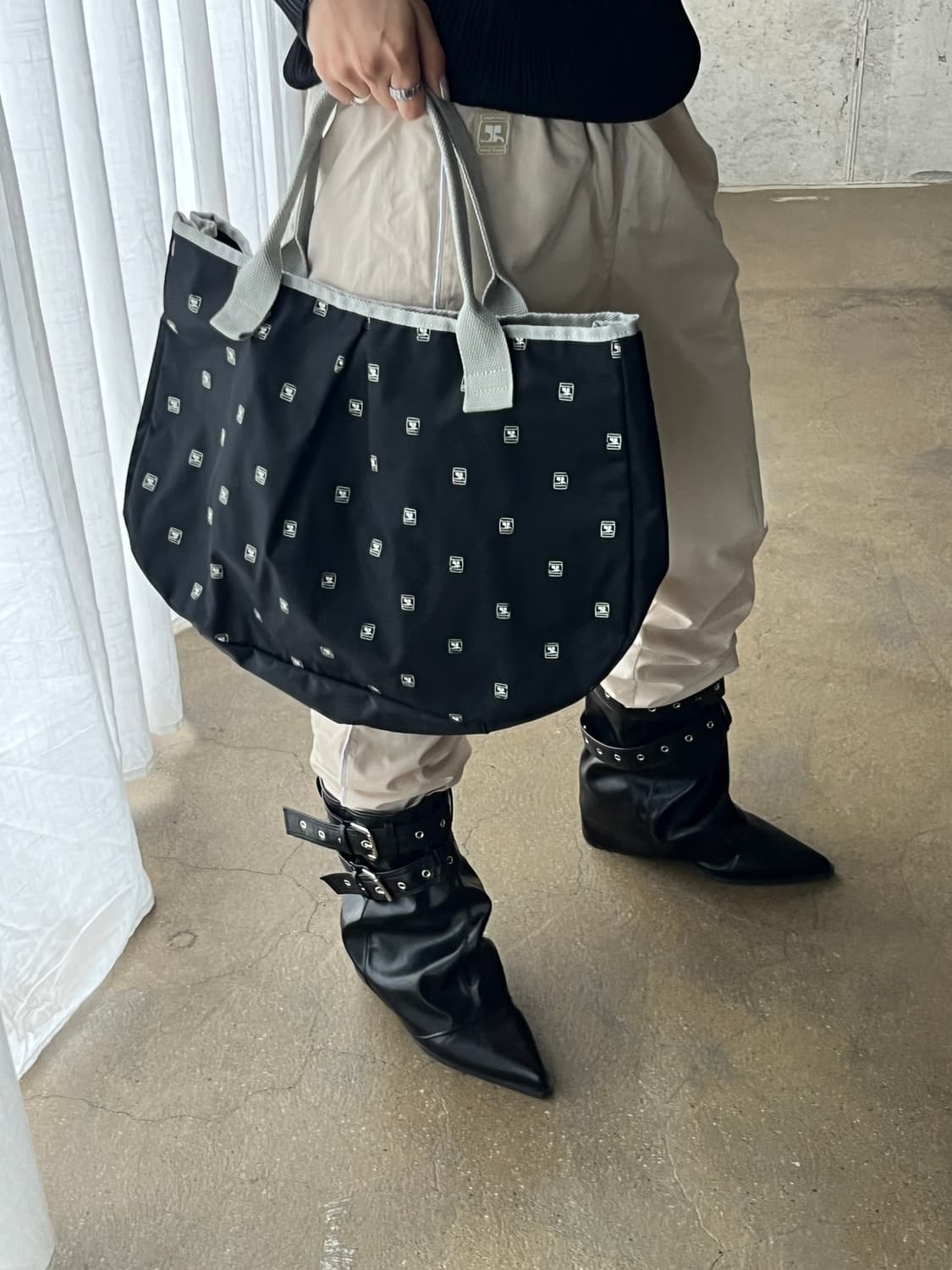 00s Courreges 꾸레쥬 로고 패턴 나일론 백 상품이미지1