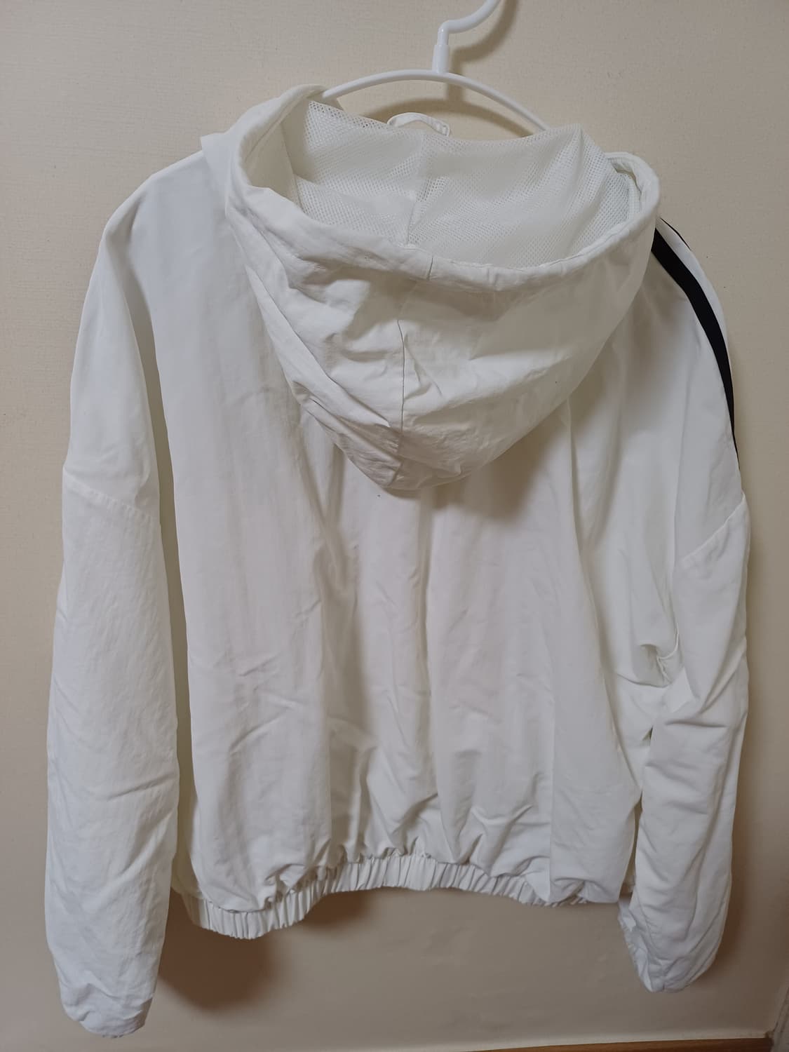 아디다스 흰색 3선 크롭 후드 바람막이 상품이미지3