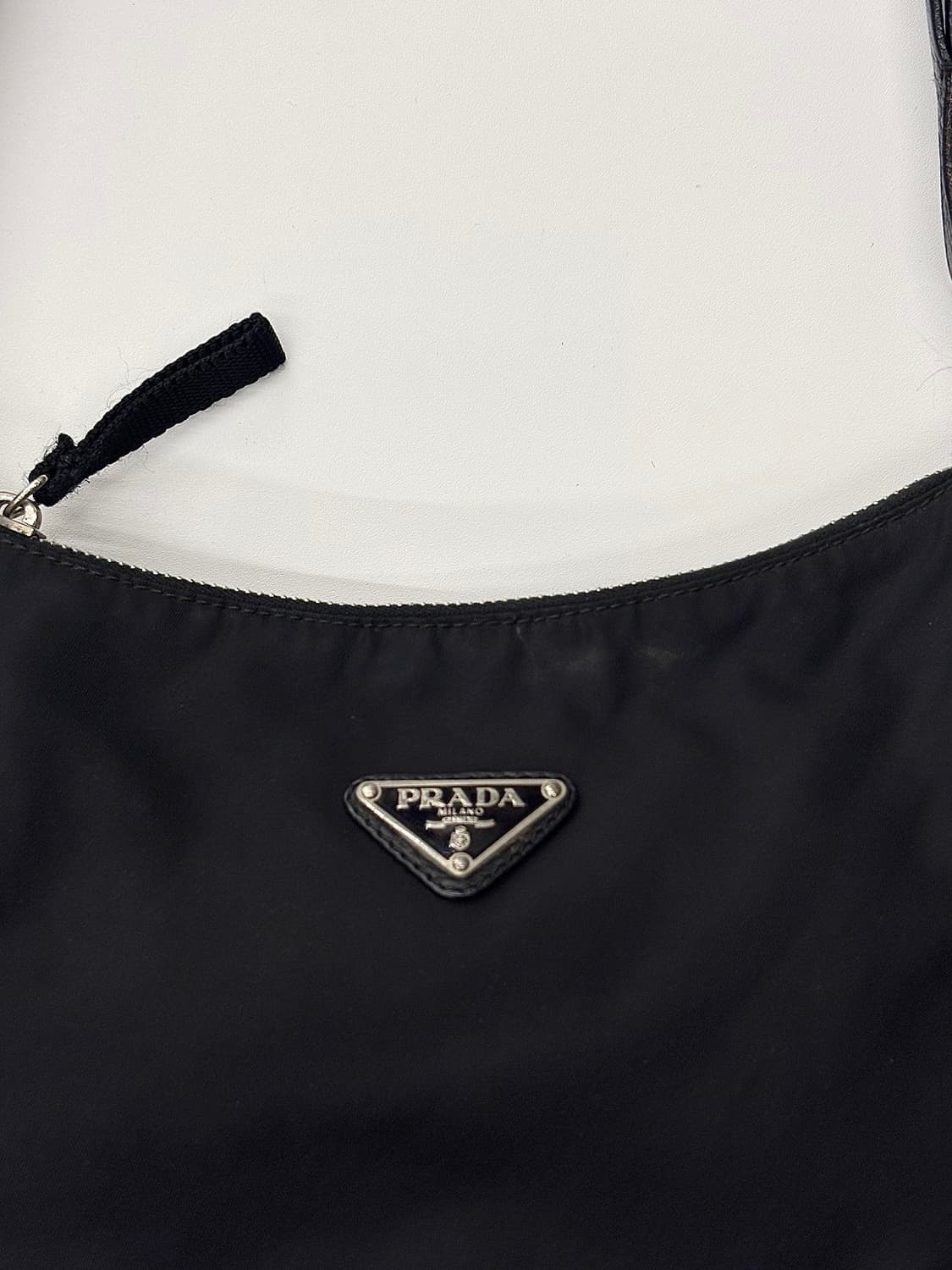 Prada 프라다 포코노 아일렛 호보백 상품이미지7