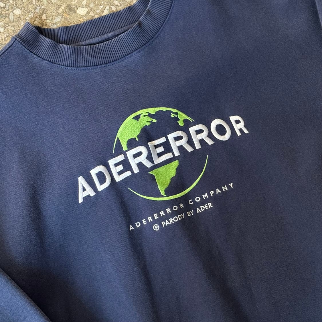 아더에러 19fw 유니버셜 맨투맨 A1 상품이미지2