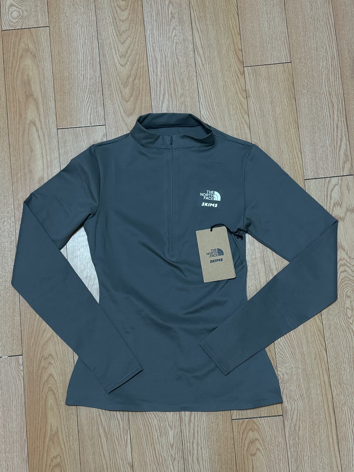 Skims X North Face Lefina 롱슬리브탑 M 상품이미지3