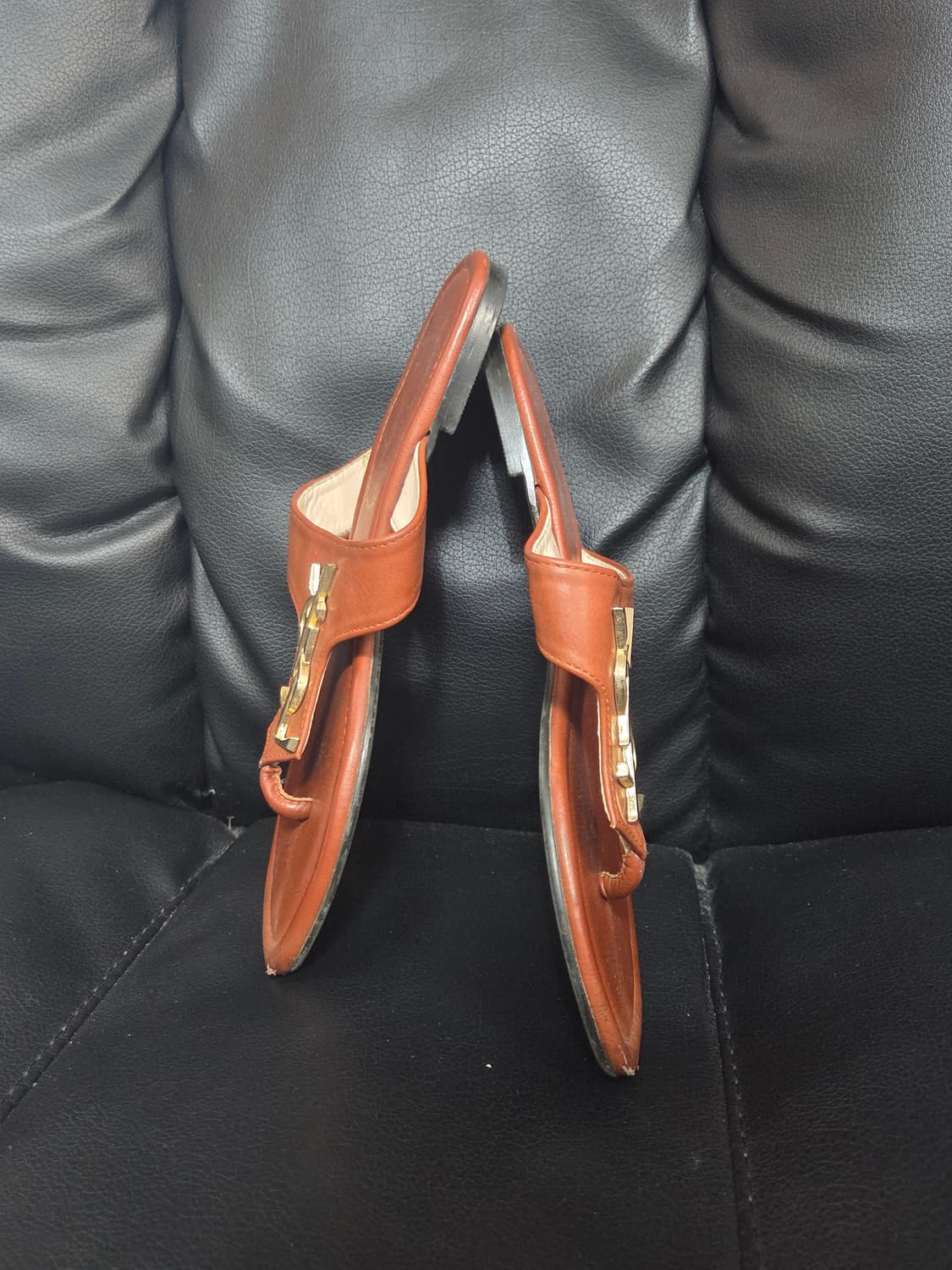 (정품) [입생로랑] 카상드르 가죽 쪼리 플랫 샌들 | 00040 상품이미지2