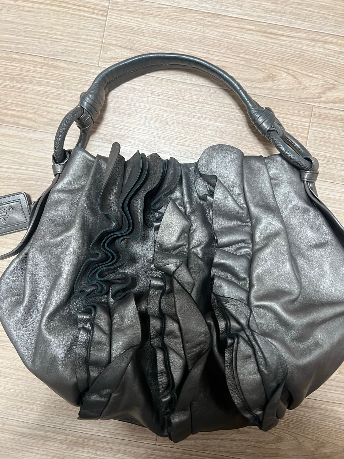 프라다 프릴 호보백 상품이미지3