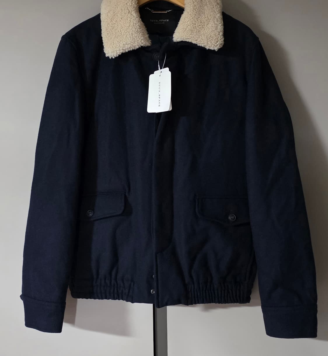 새상품)주카 스페이스 울넥 남성자켓.  
싸이즈 95 상품이미지1