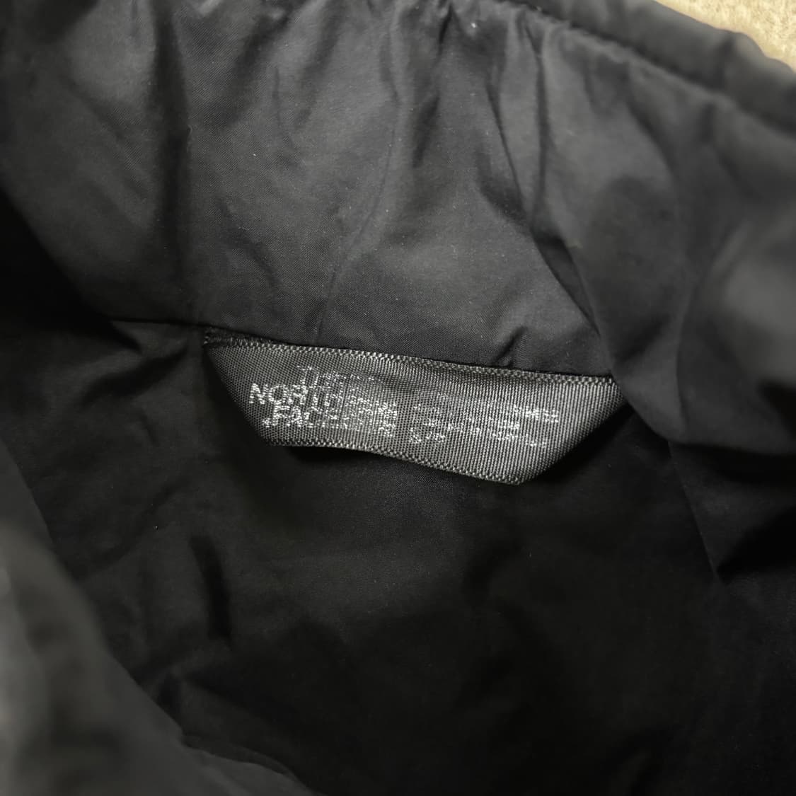 노스페이스 스몰로고 블랙 경량 패딩 상품이미지3