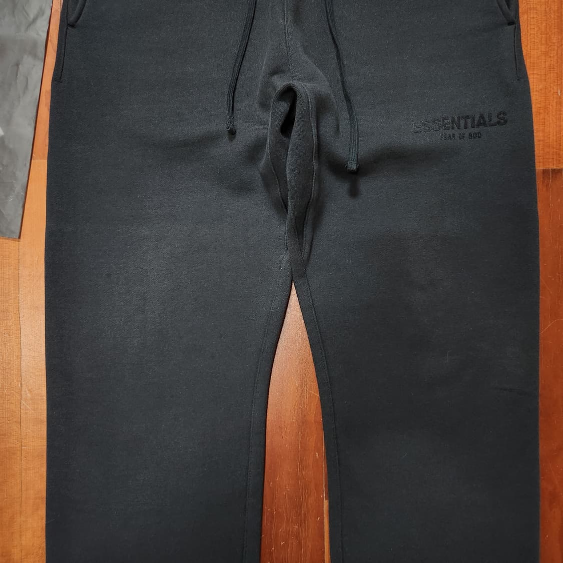 에센셜 더 코어 컬렉션 릴렉스드 스웨트팬츠 스트레치 리모 상품이미지4