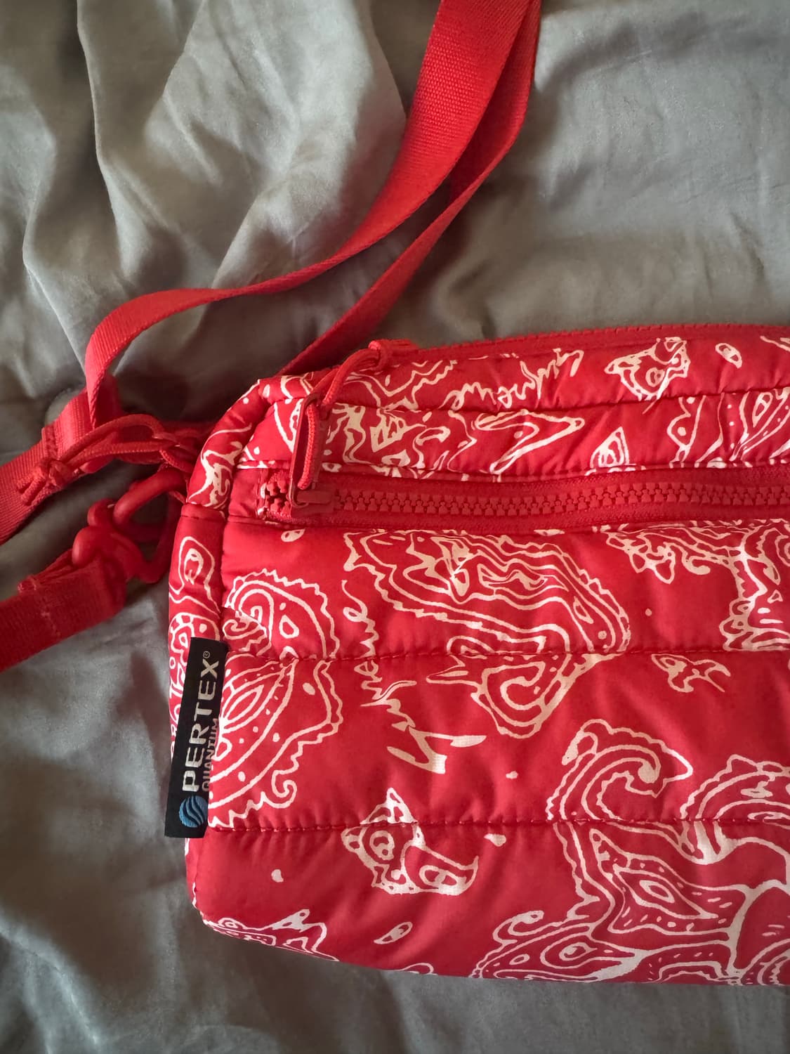 슈프림 퍼퍼 사이드백 레드 페이즐리 상품이미지2