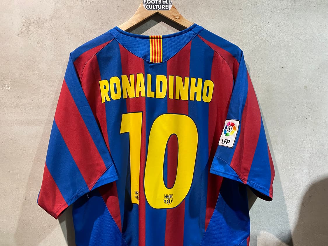 05-06 바르셀로나 호나우지뉴 홈 유니폼 상품이미지7