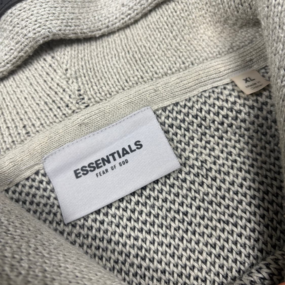에센셜 아이보리컬러 스펠아웃로고 니트 후드티 상품이미지3