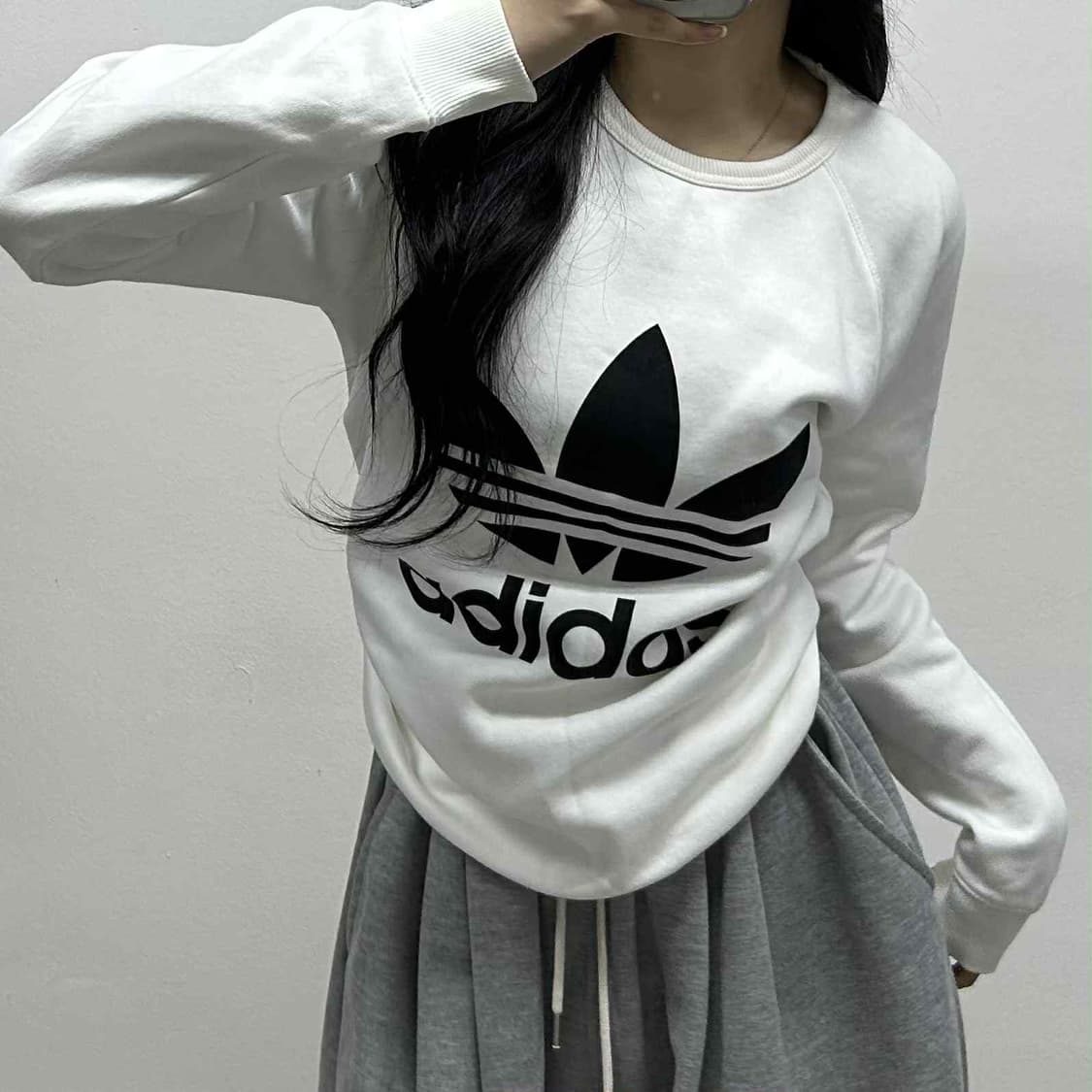 아디다스 빅트레포일 화이트 러블리힙 스웨트셔츠 맨투맨(90) 상품이미지1