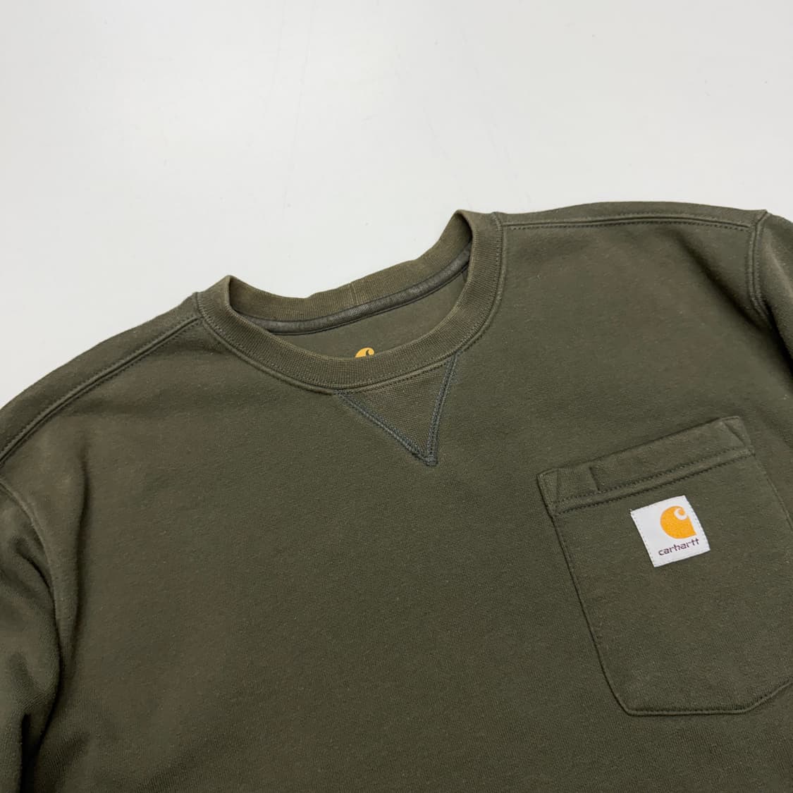 칼하트 포켓 카키 맨투맨 상품이미지3