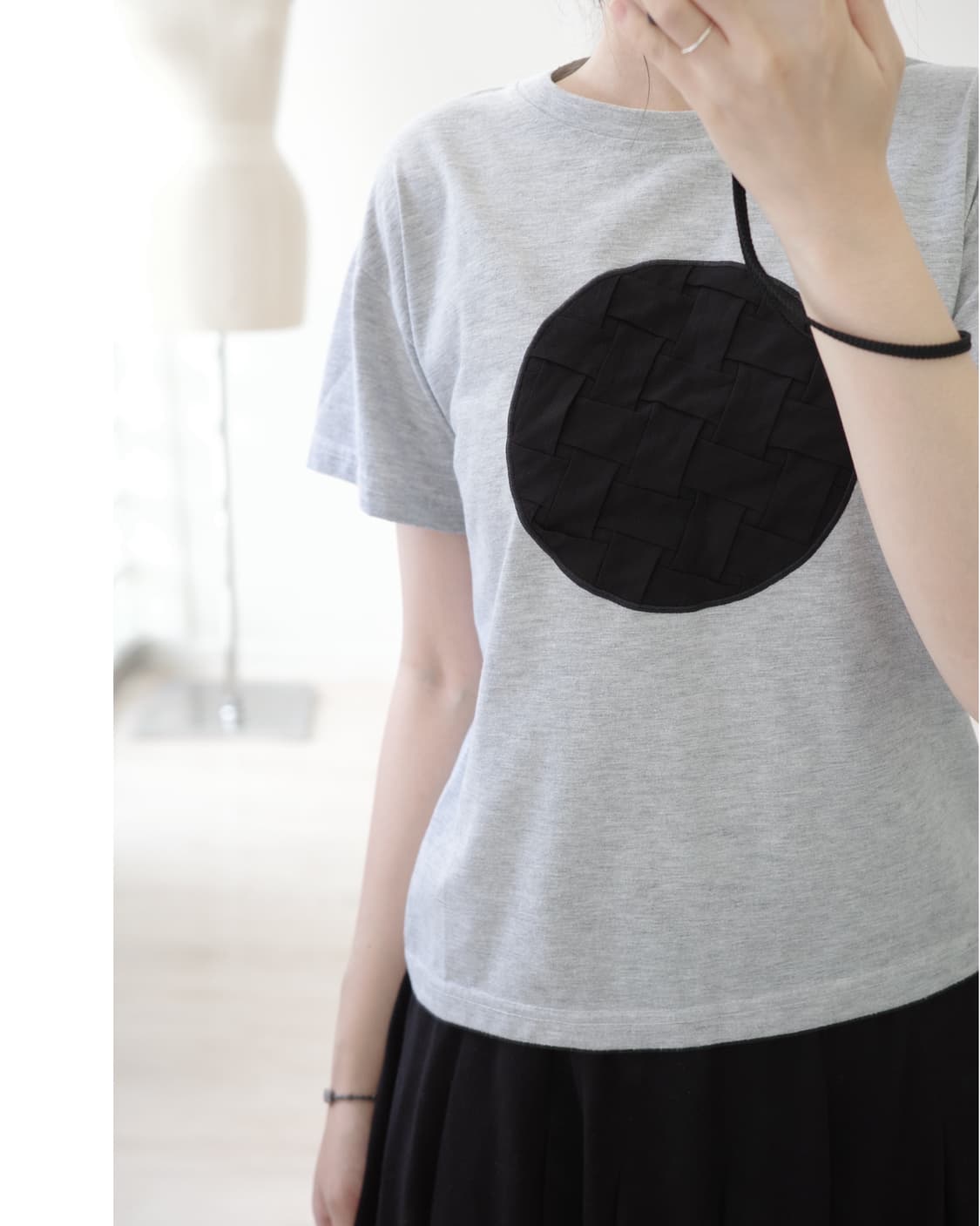 Minimal grey big-dot graphic tee 상품이미지2