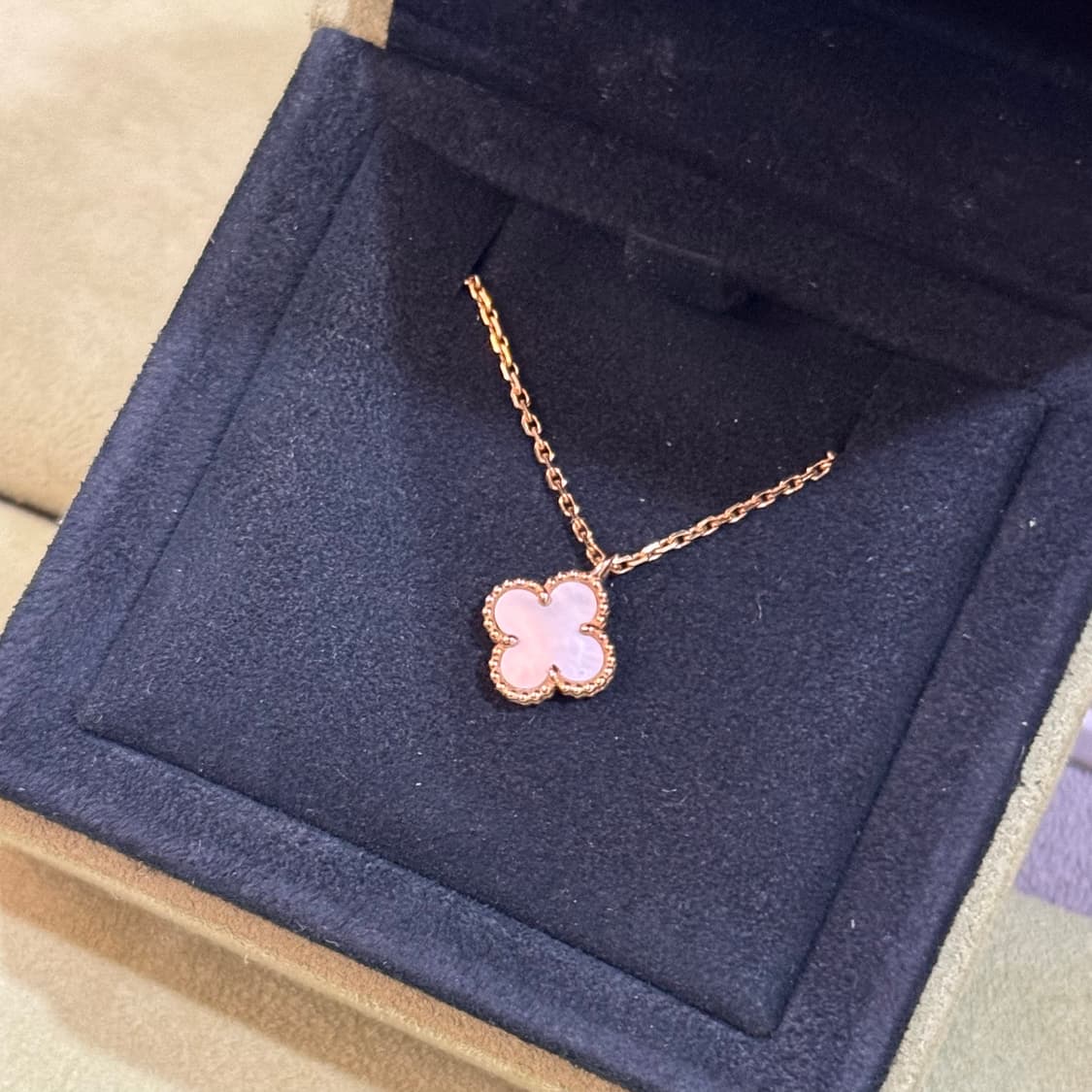 [정품] 반클리프 아펠 스위트 알함브라 네크리스 펄 펜던트  상품이미지5