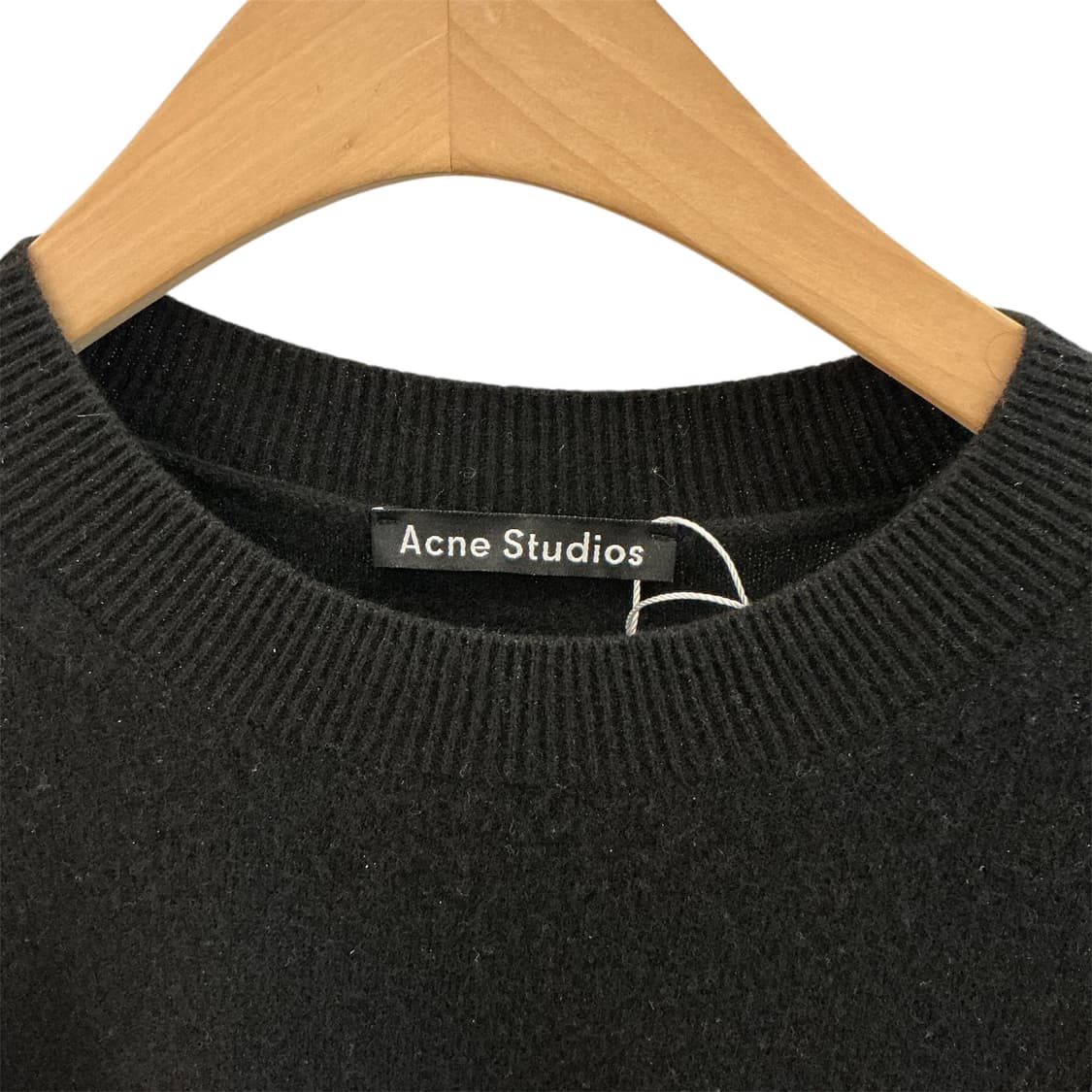 아크네 스튜디오 펠로 페이스 스웨터 상품이미지2
