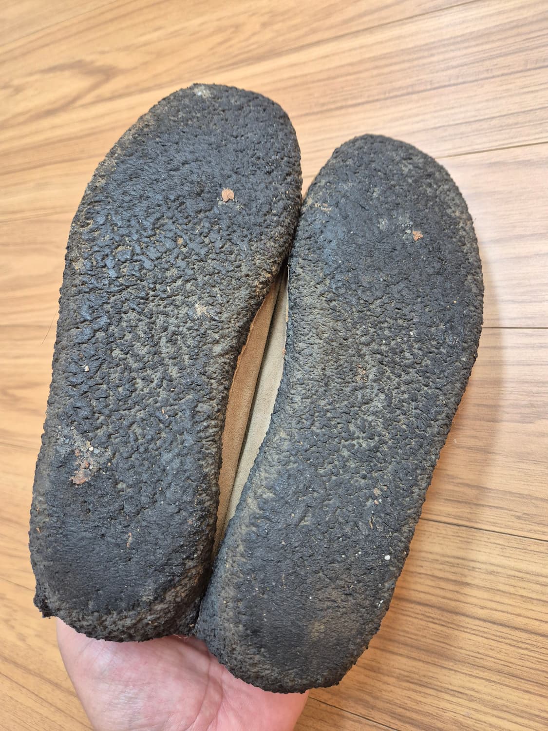 클락스 Wallabees 신발입니다.
스웨이드 재질이고, 끈으로 묶는 스 상품이미지4