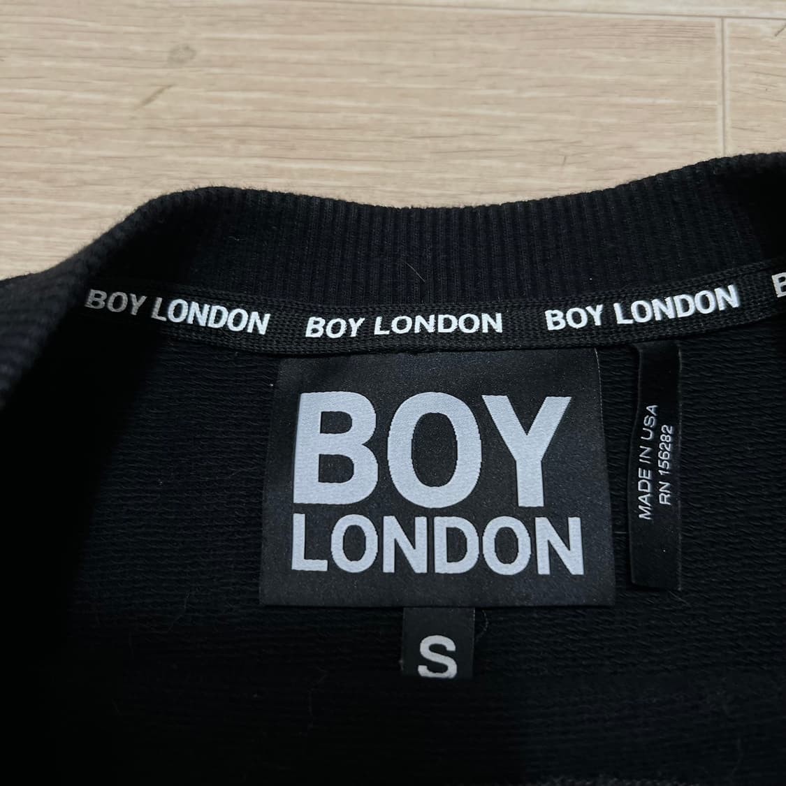 보이런던 골드 서클 빅로고 프린팅 맨투맨 티셔츠 [블랙] S/90 상품이미지4