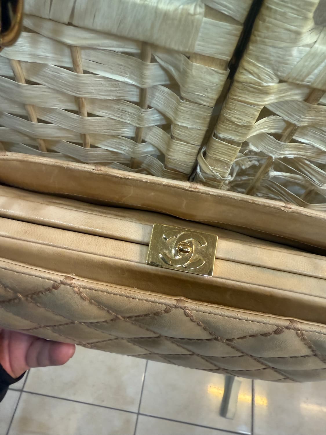 정품 샤넬 퀄팅 플랩 백 팝니다 상품이미지2