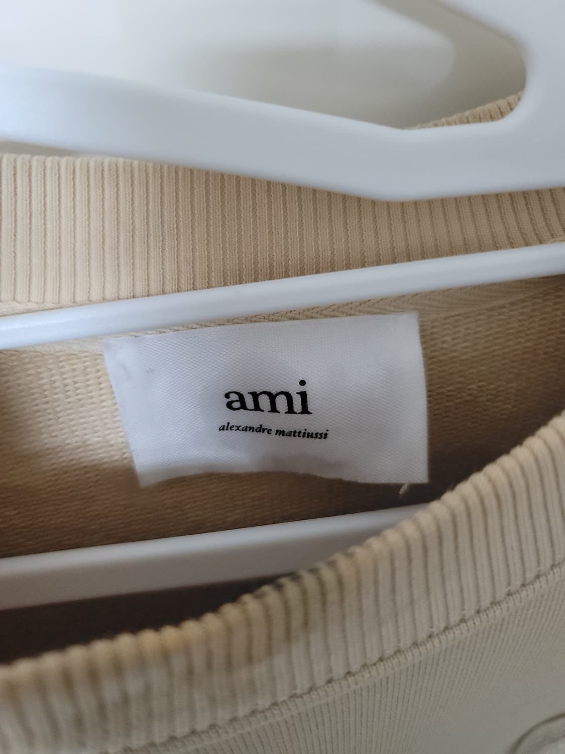 아미 헤비코튼 베이지 맨투맨 S 95정사이즈 상태굿

 상품이미지3