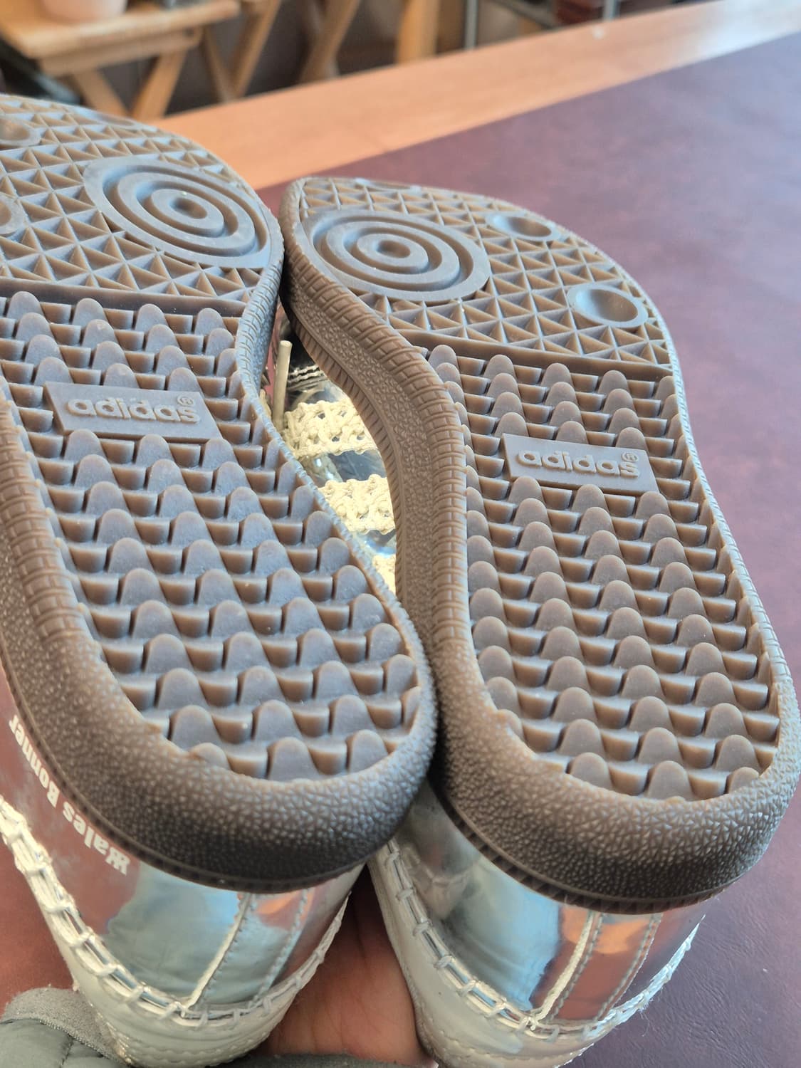 실착용1회 245 아디다스x웨일스 보너 삼바 실버메탈릭 상품이미지5