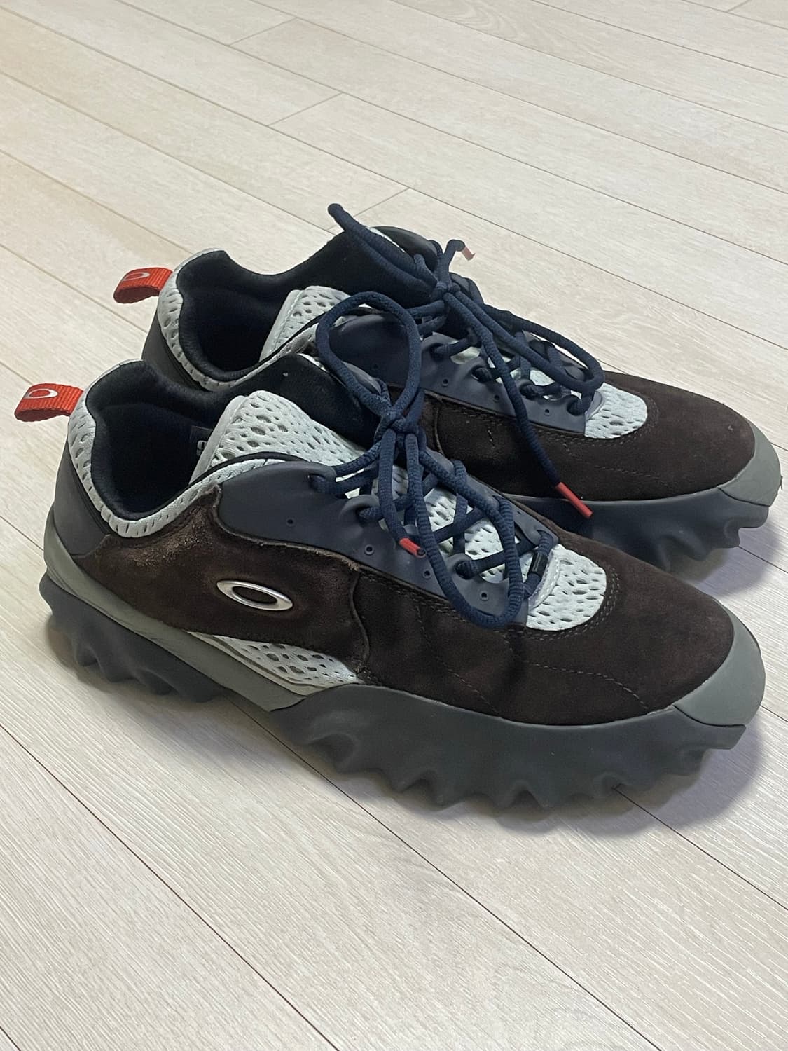 Oakley 팩토리 팀 x 브레인 데드 찹 쏘우 브라운 275 상품이미지2