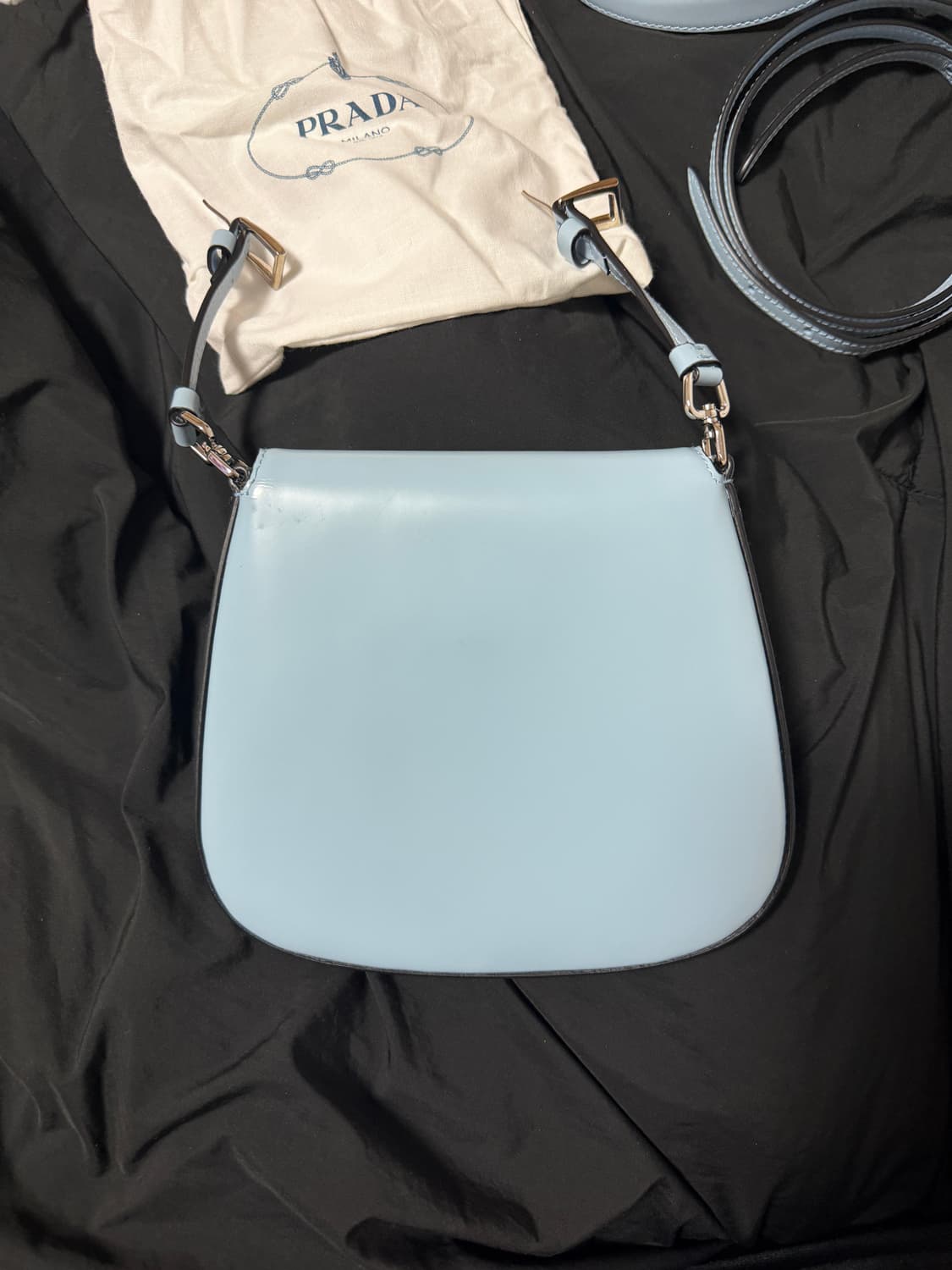 프라다 삼각로고 브러시드 레더 미니 클레오백 상품이미지6