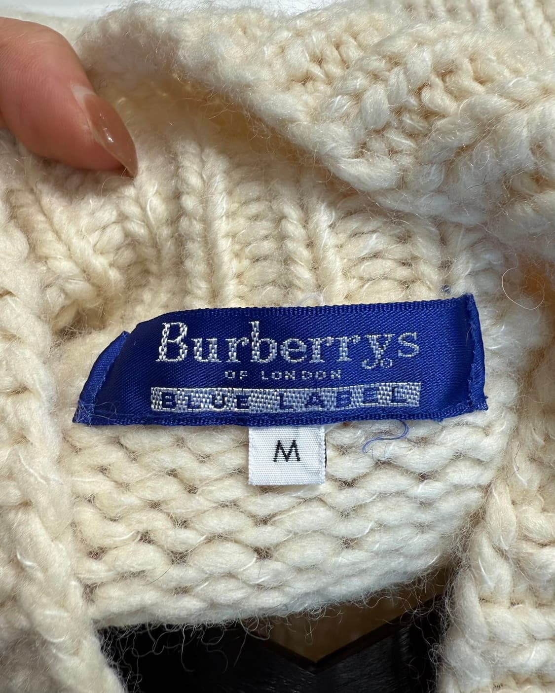 버버리 블루라벨 아이보리 하이넥 니트  상품이미지8