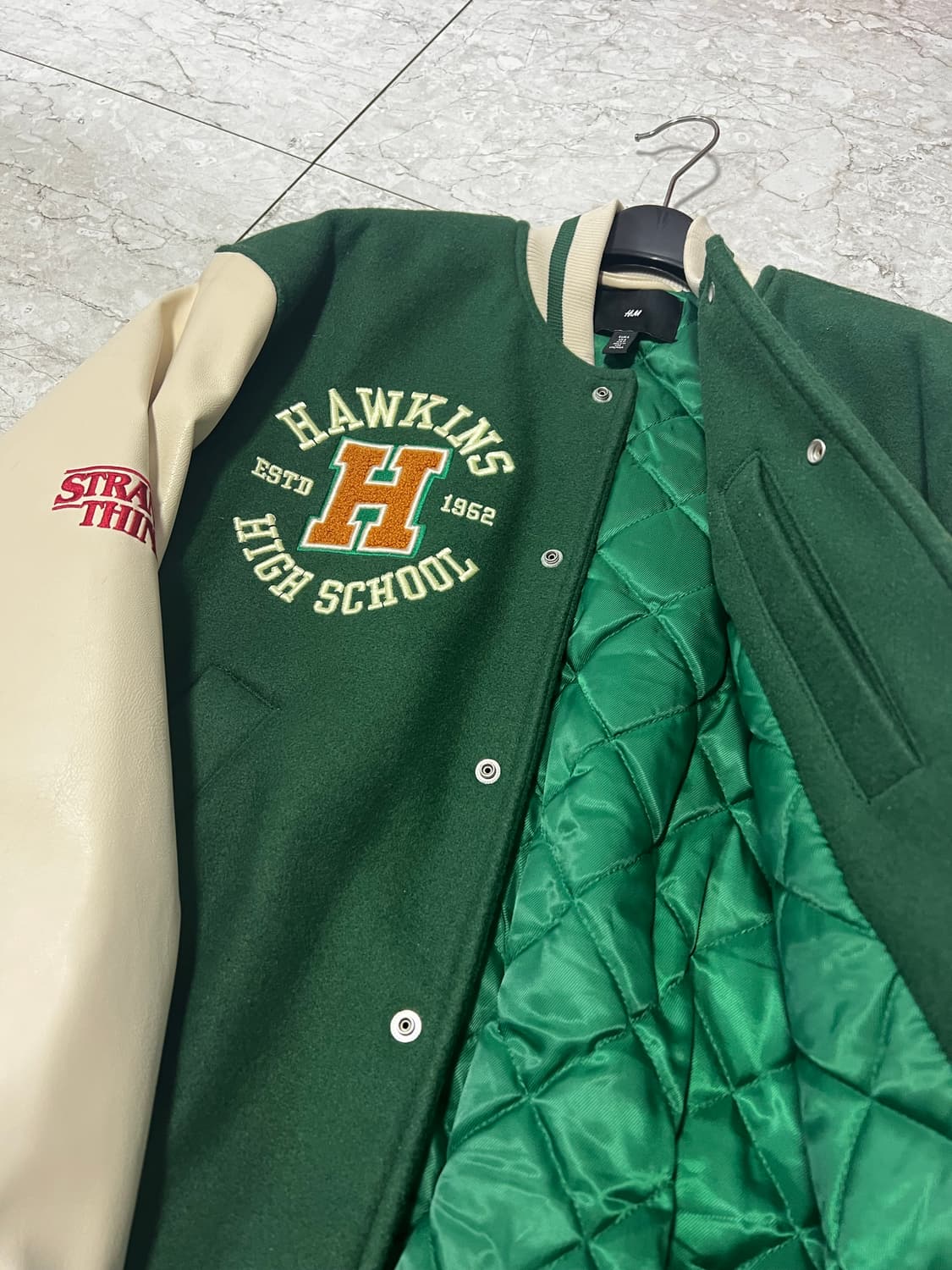 H&M x 기묘한이야기 바시티 자켓 S 상품이미지3