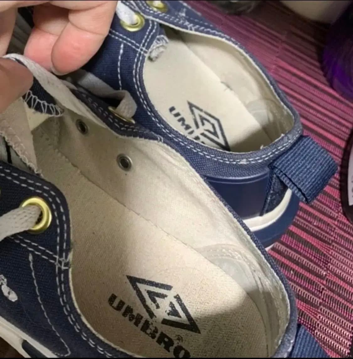 한정판 엄브로220 한소희 강민경 스니커즈 진네이비 최상 상품이미지4