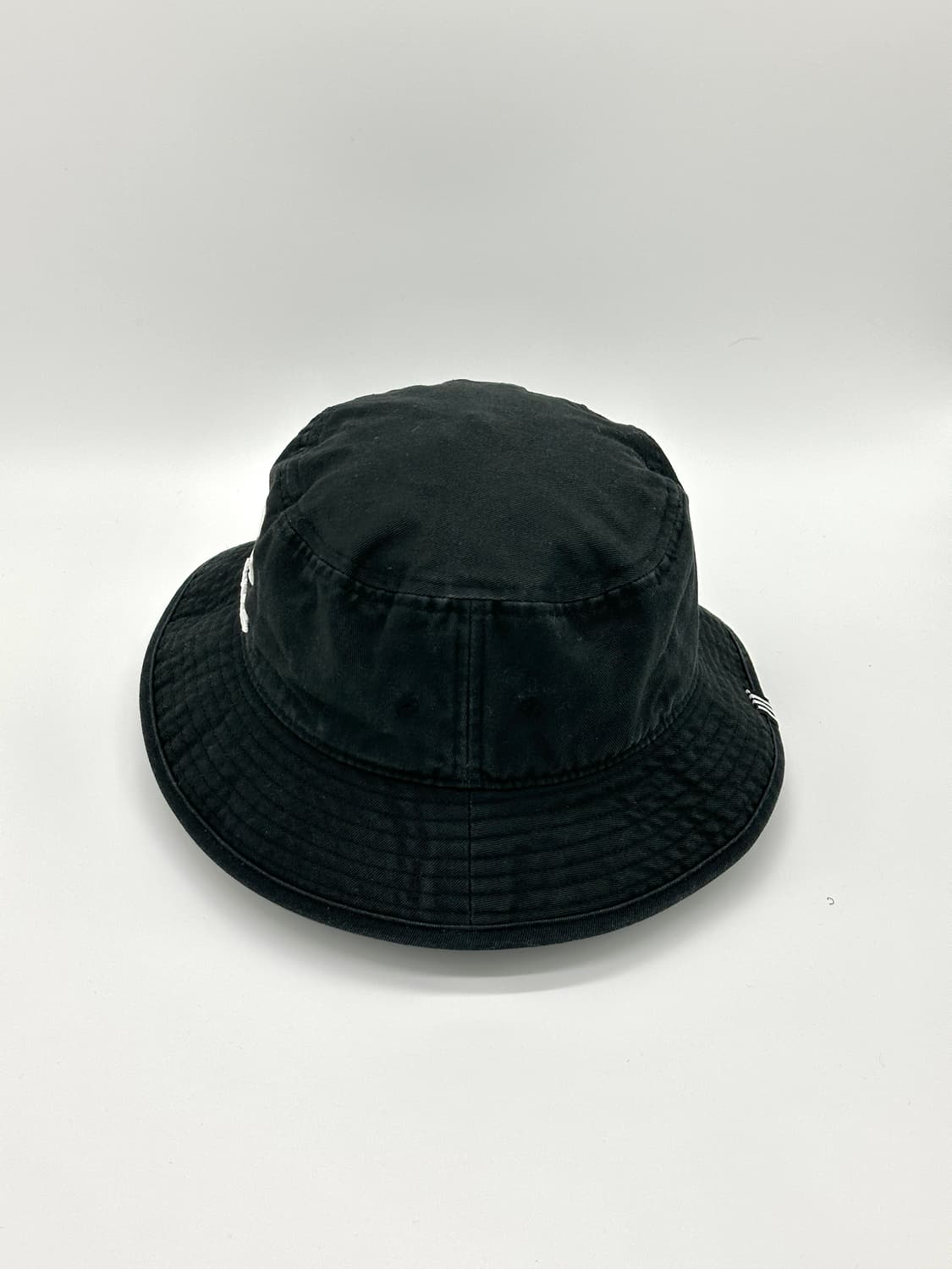 [M] 아디다스 로고 블랙 버킷햇 모자 상품이미지3