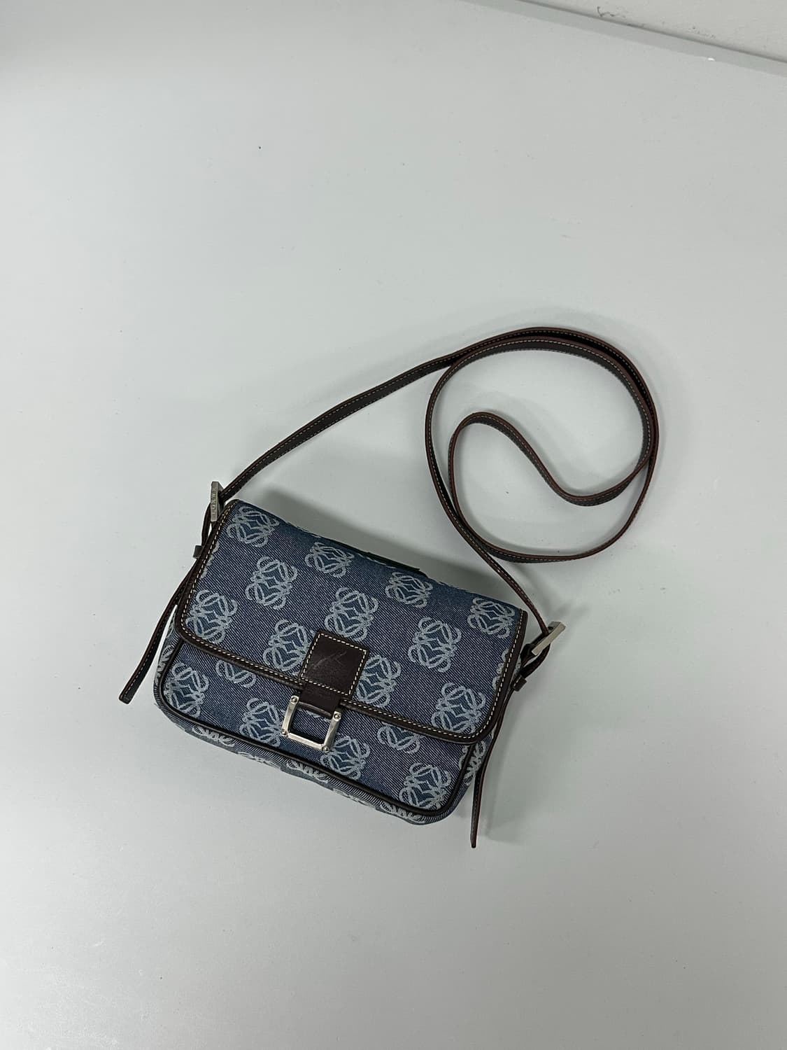 로에베 아나그램 로고 데님 캔버스 미니백 크로스백 상품이미지4