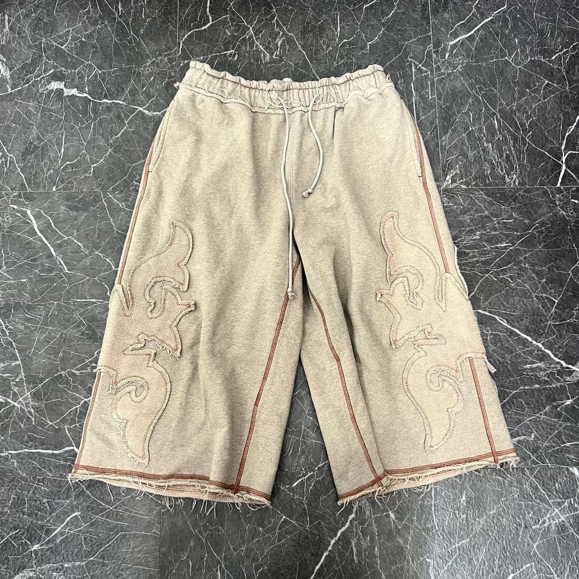 무라아에르 페더 아플리케 버뮤다 스웻 팬츠 상품이미지4