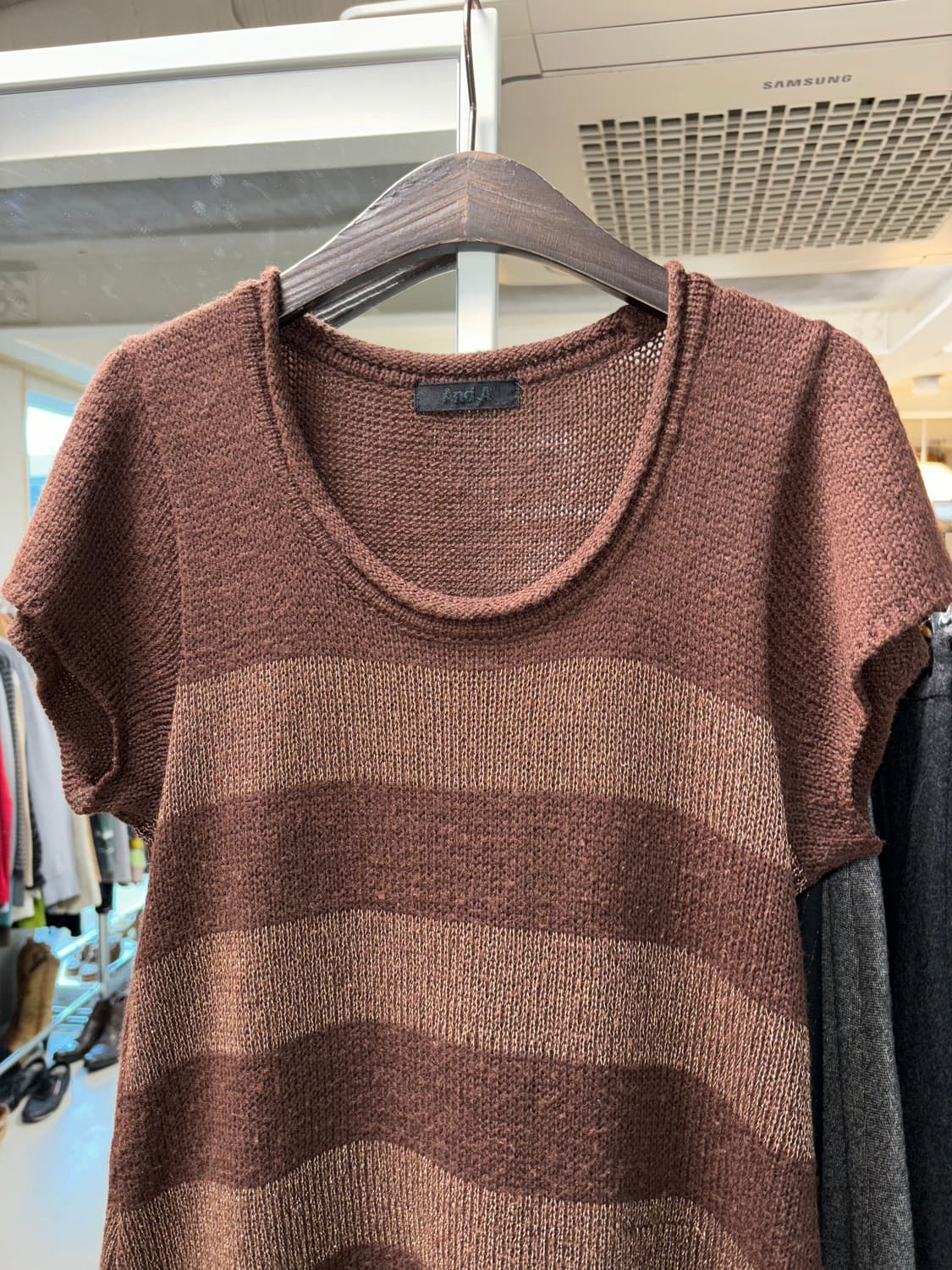 And a 스트라이프 니트 상품이미지3