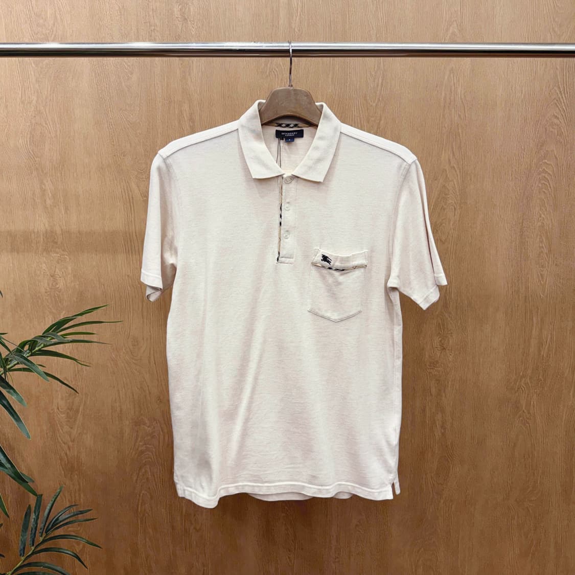 버버리 런던 코튼 포켓 카라 반팔 티셔츠 체크 디테일 아이보리 상품이미지1