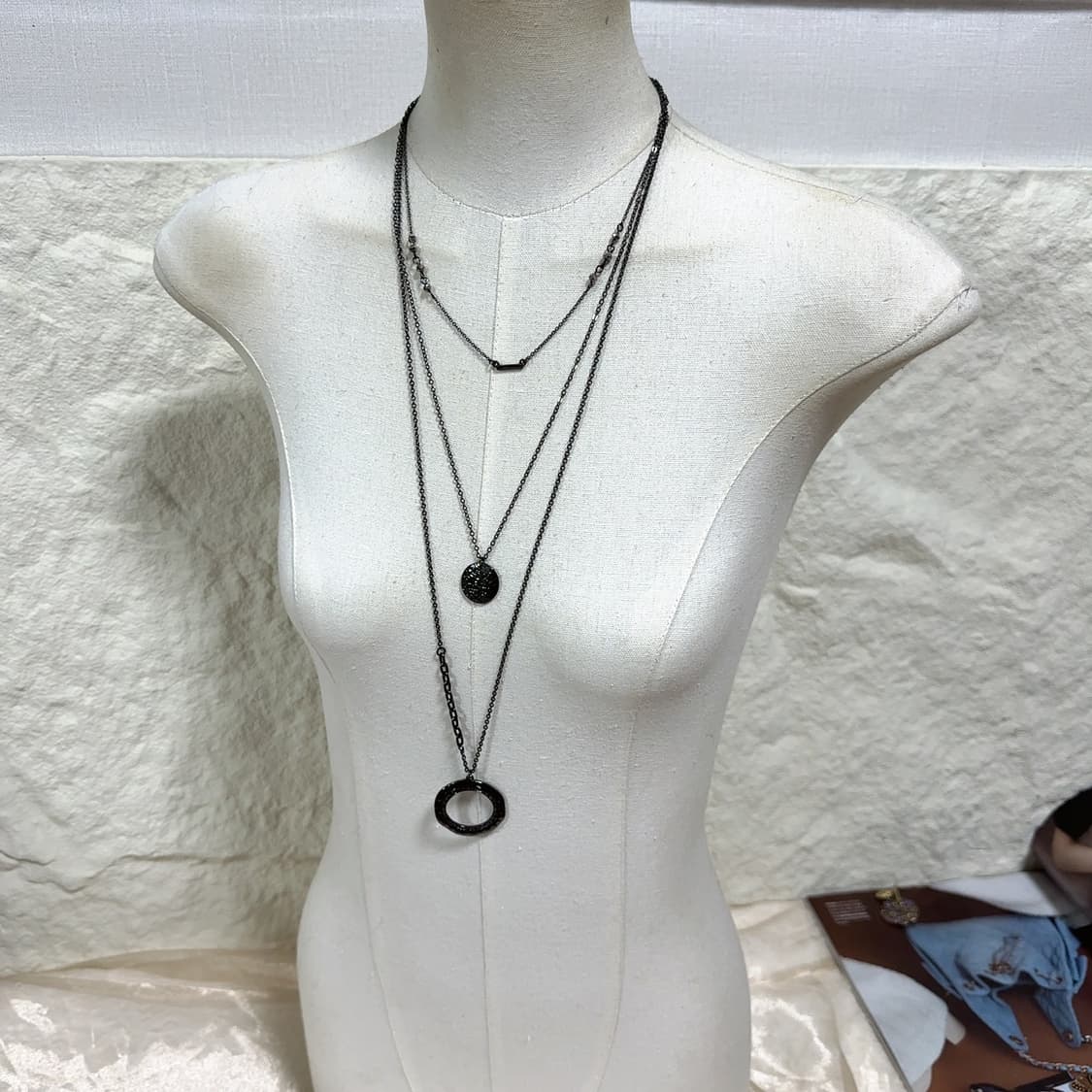 빈티지 고딕  다크 3층 레이어드 오리엔탈 해머링 메탈 목걸이 상품이미지1