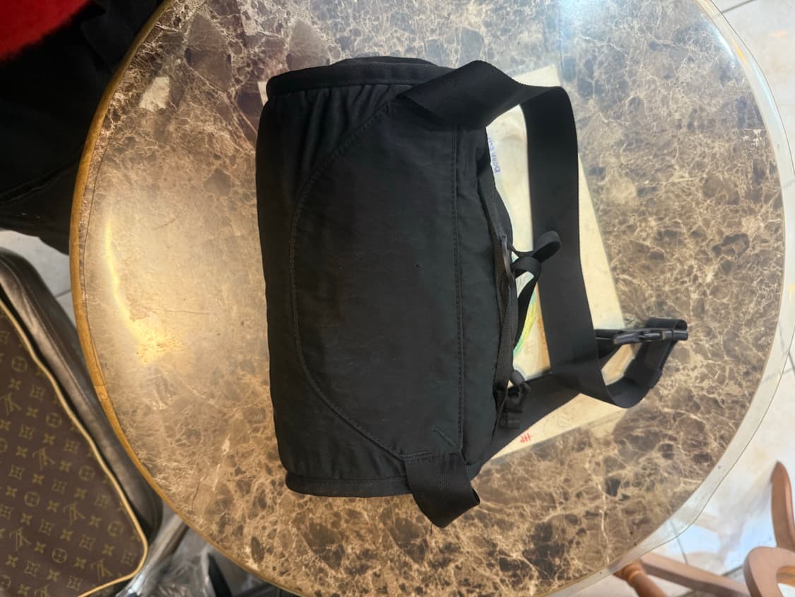 정품 cp컴퍼니 렌즈 크로스백 팝니다 상품이미지4