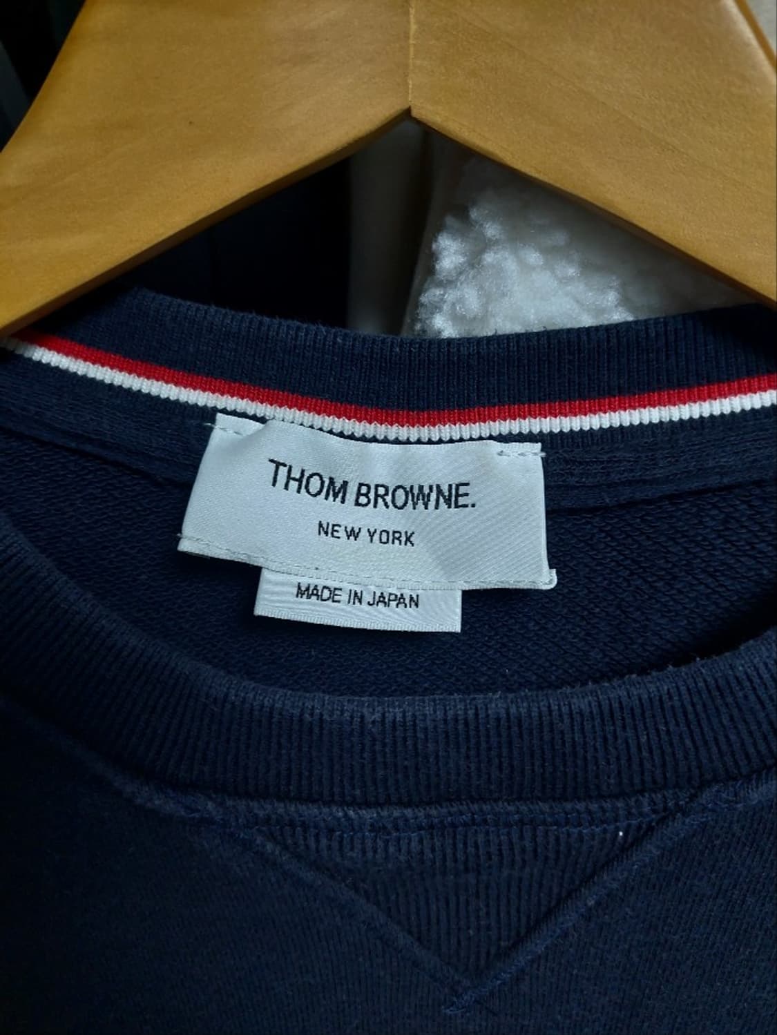 톰브라운 24fw 사선완장 네이비 맨투맨 4사이즈 상품이미지4