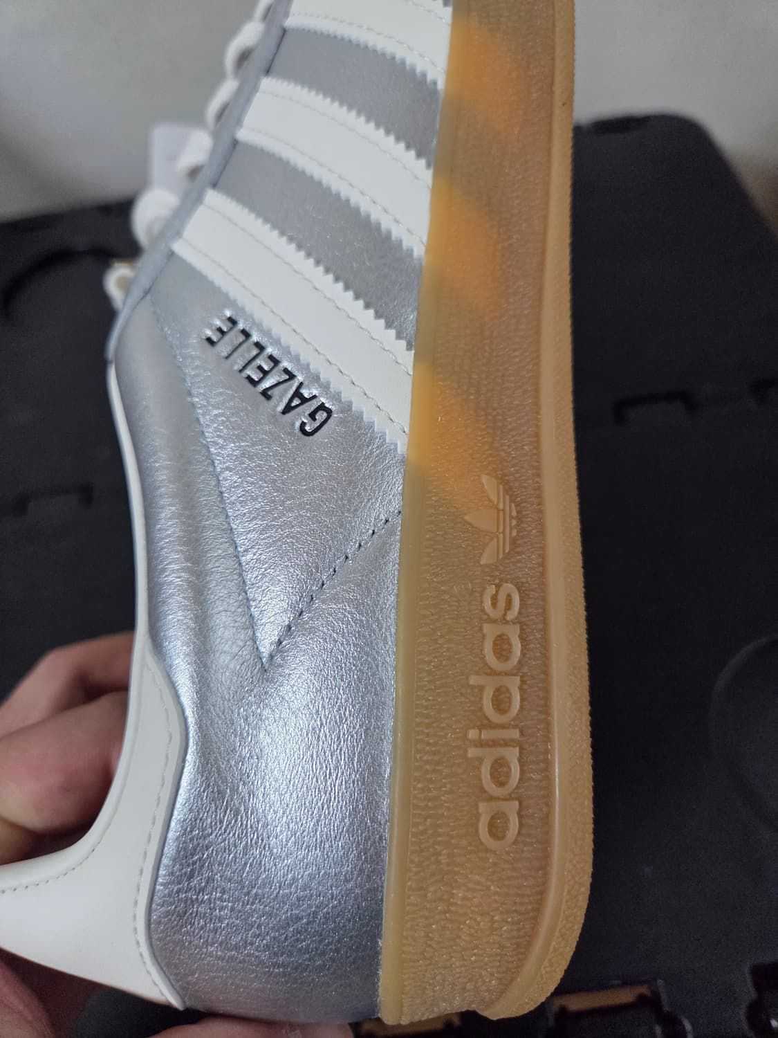 [새상품]아디다스 가젤 인도어 메탈릭 실버 상품이미지3